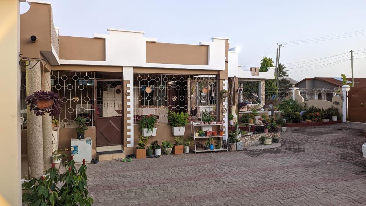 Babajay Family Home Дар ес Саалам Екстериор снимка