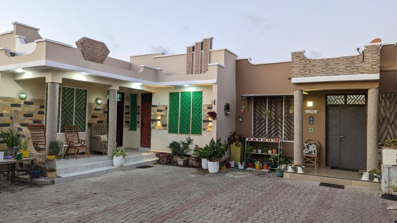 Babajay Family Home Дар ес Саалам Екстериор снимка