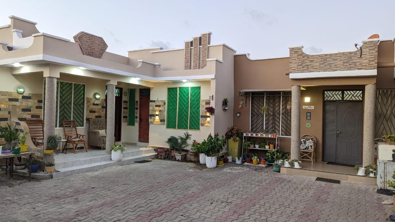 Babajay Family Home Дар ес Саалам Екстериор снимка